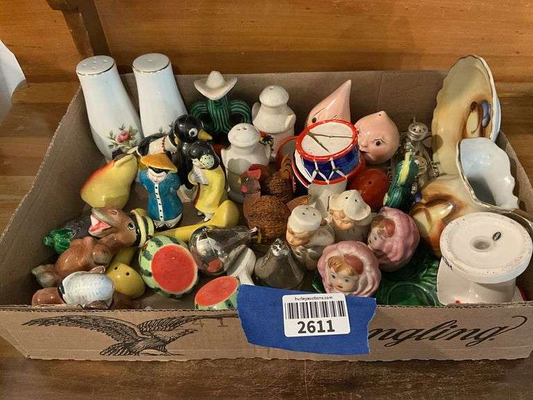 Misc lot of ceramic salt/pepper shakers, bowl & pitcher