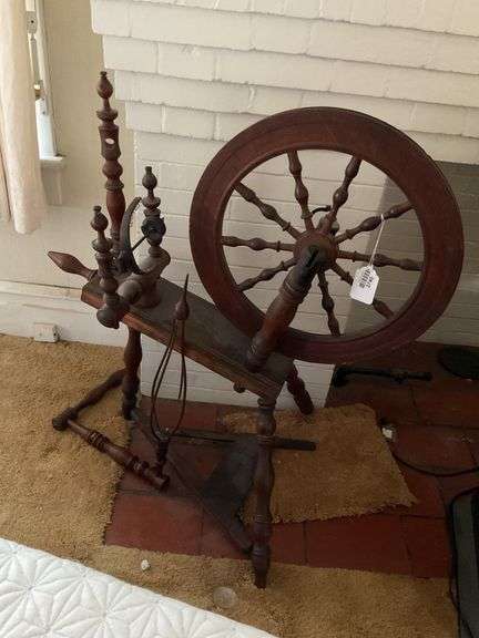 Antique spinning wheel