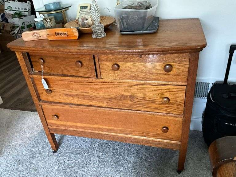 Oak dresser, no contents.