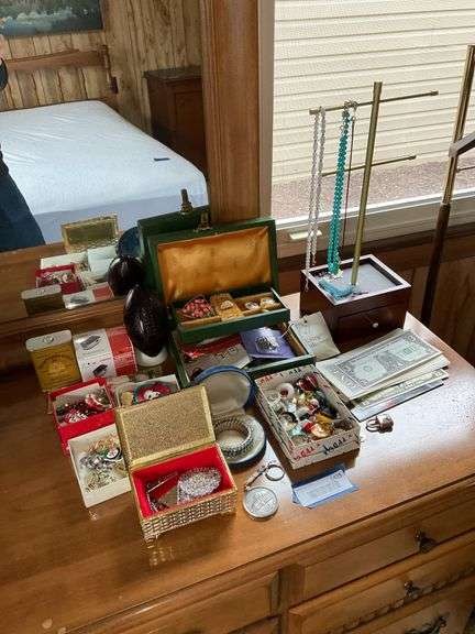 Costume jewelry, jewelry boxes, novelty currency, misc
