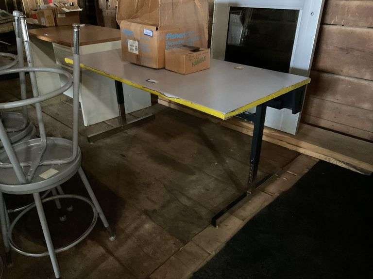 Adjustable height table 60x29x30