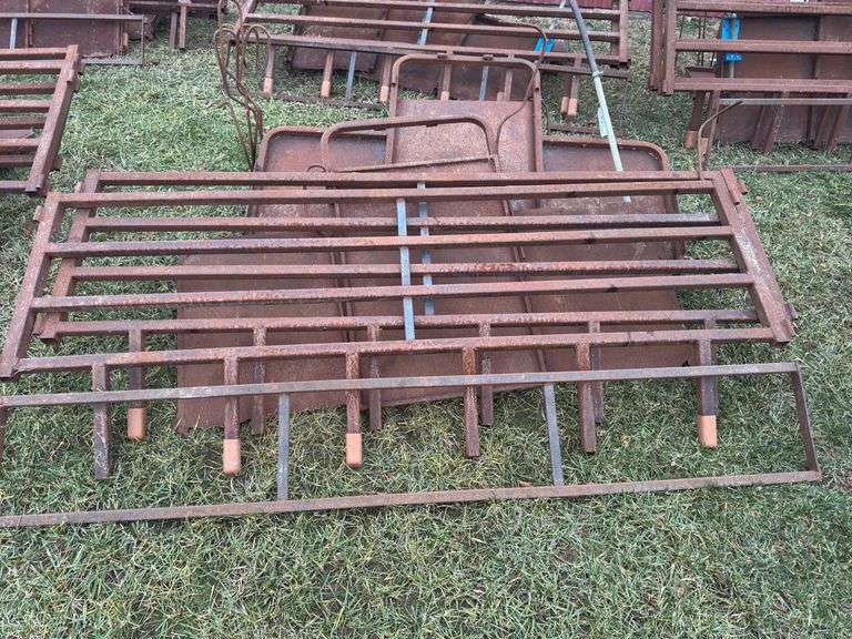 Farrowing crate for sows see lot 72 A for sample photos. Inspection encouraged