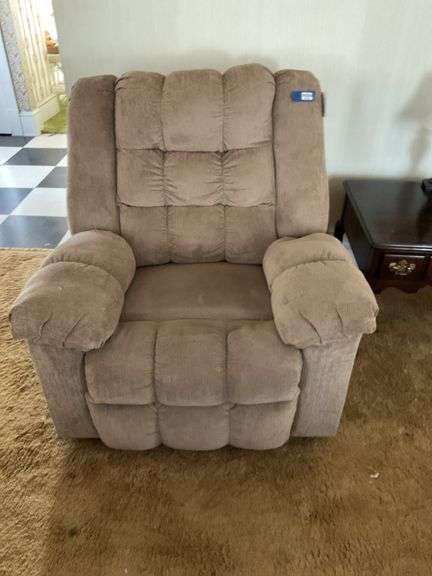 New Puffy power rocker/recliner w/ side button release