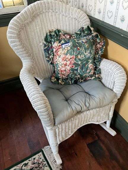 White wicker rocking chair w/ cushion & throw pillow - Hurley Real ...