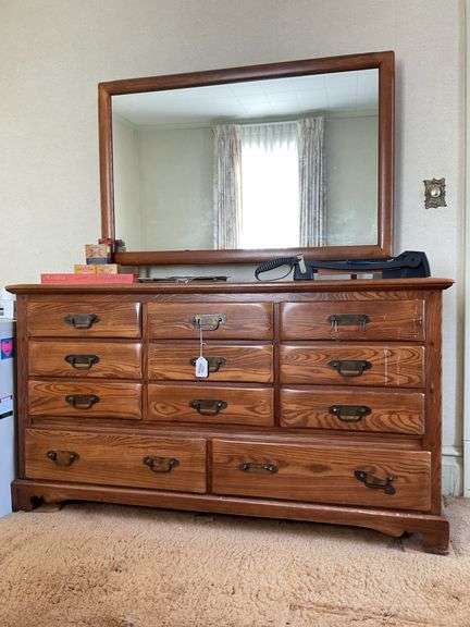 Link Taylor dresser w/ attached mirror