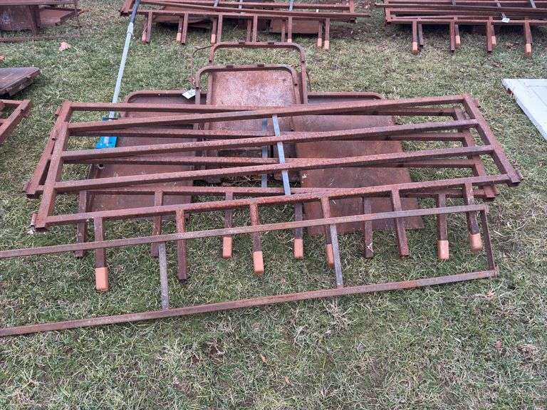 Farrowing crate for sows see lot 72 A for sample photos. Inspection encouraged