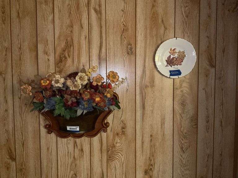 Wall hangings: floral wall vase and Canada souvenir plate