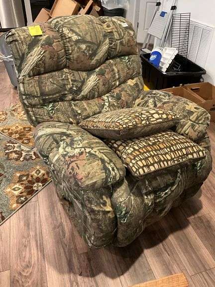 Camo upholstered recliner, side release w/ throw pillows 38x43x42