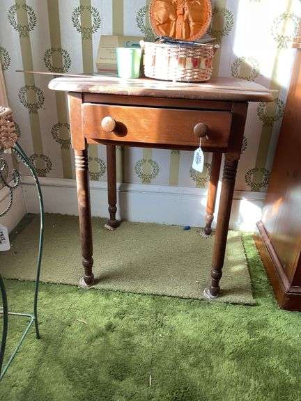Oval top work stand w/ turned legs, drawer has two turned wooden knobs - no contents