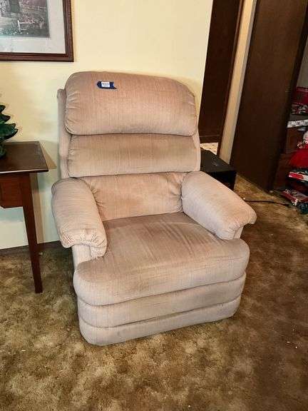 Tan recliner w/ side handle