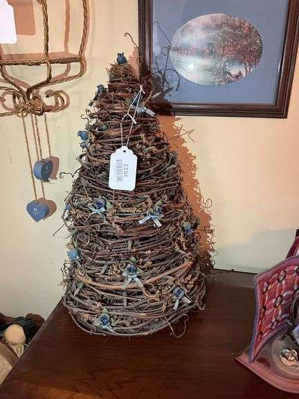 Lighted grapevine tree