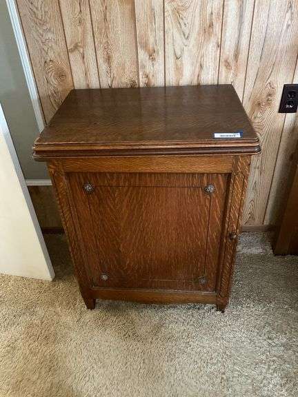 New Home cabinet sewing machine 25x18.5x30
