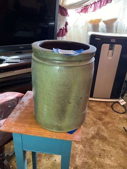 1.5-gallon stoneware crock