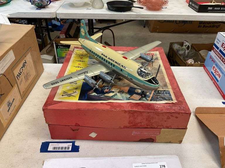 Schuco Elektro Radiant-5600 Pan-American toy airplane w/ original box