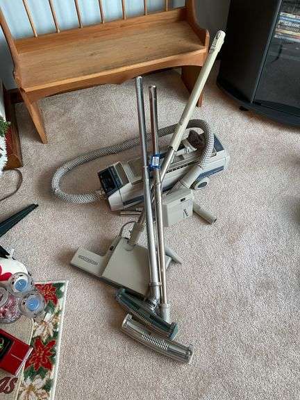 Electrolux vacuum w/ attachments