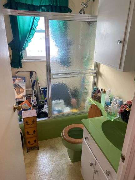 Contents of bathroom