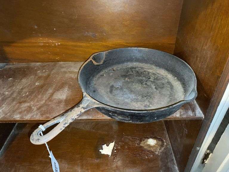 Griswold cast iron skillet