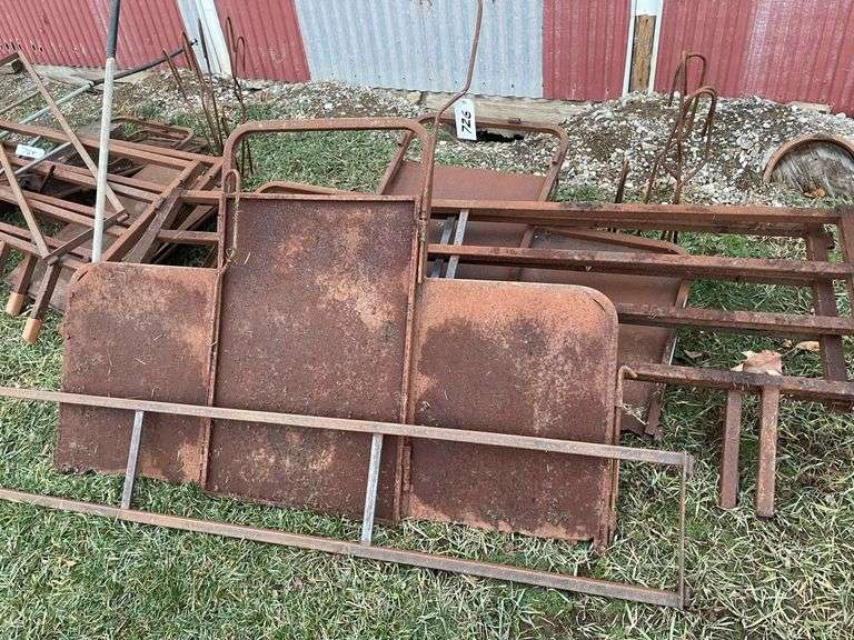 Farrowing crate for sows see lot 72 A for sample photos. Inspection encouraged