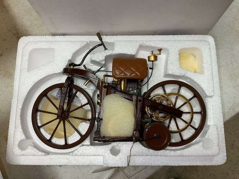 Franklin Mint Daimler motorcycle model in box