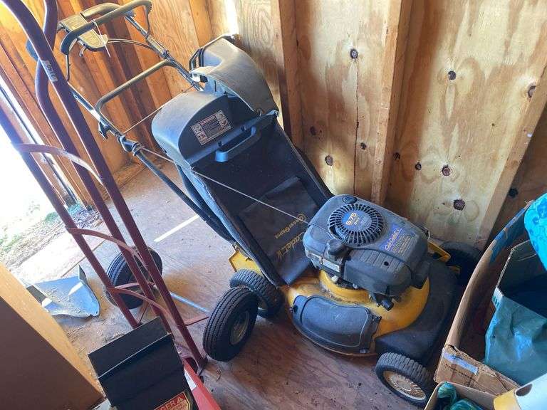 Cub Cadet SR621 self-propelled lawn mower