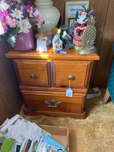 3-drawer nightstand, no contents