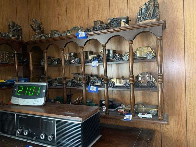 What-not shelf, no contents