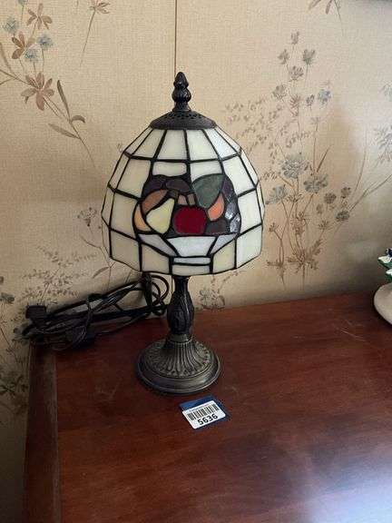 Leaded glass accent lamp w/ fruit bowl motif