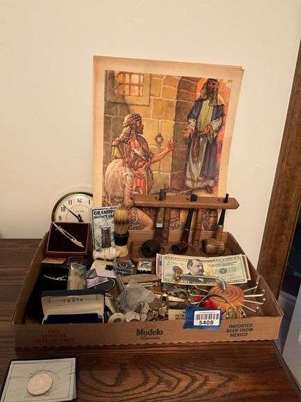 Gent's lot: pipes/pipe rack, tie bars, lapel pins, shaving brush, tie rack, misc