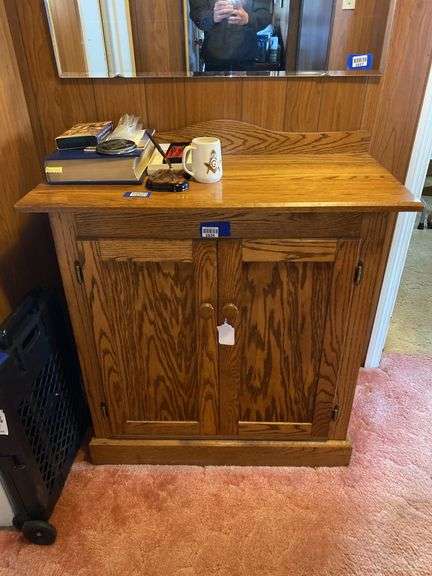 Oak 2-door cabinet, no contents 36x18x40