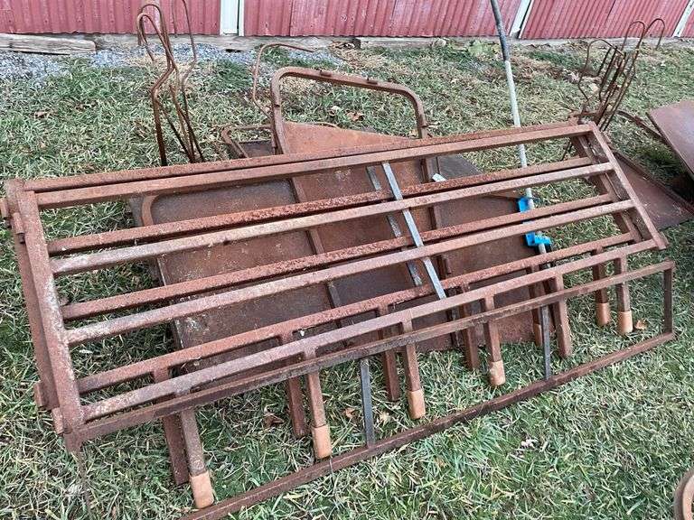 Farrowing crate for sows see lot 72 A for sample photos. Inspection encouraged