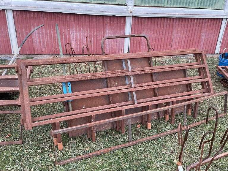 Farrowing crate for sows see lot 72 A for sample photos. Inspection encouraged