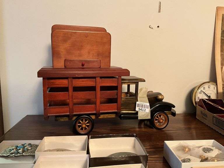 Wooden delivery truck dresser box/wallet stand