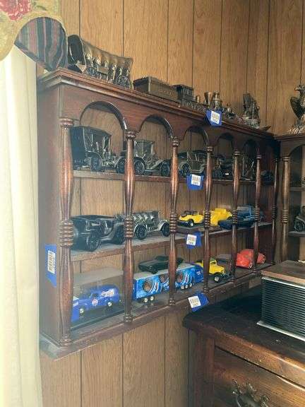 Wall shelf, no contents