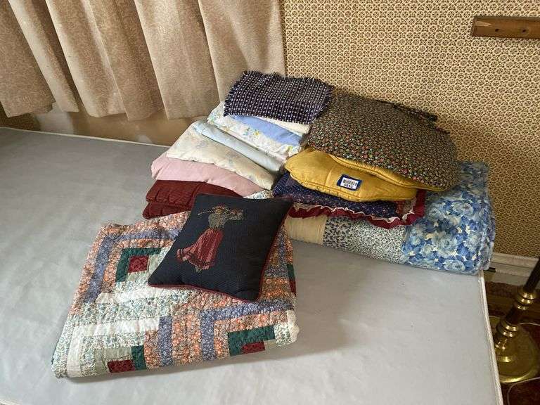 Comforters, linens, throw pillows