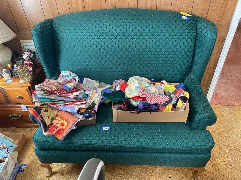 Love Seat, no contents 52x30x40