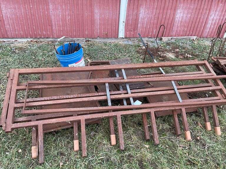 Farrowing crate for sows see lot 72 A for sample photos. Inspection encouraged
