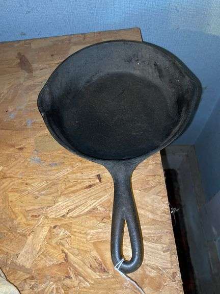 Cast iron skillet