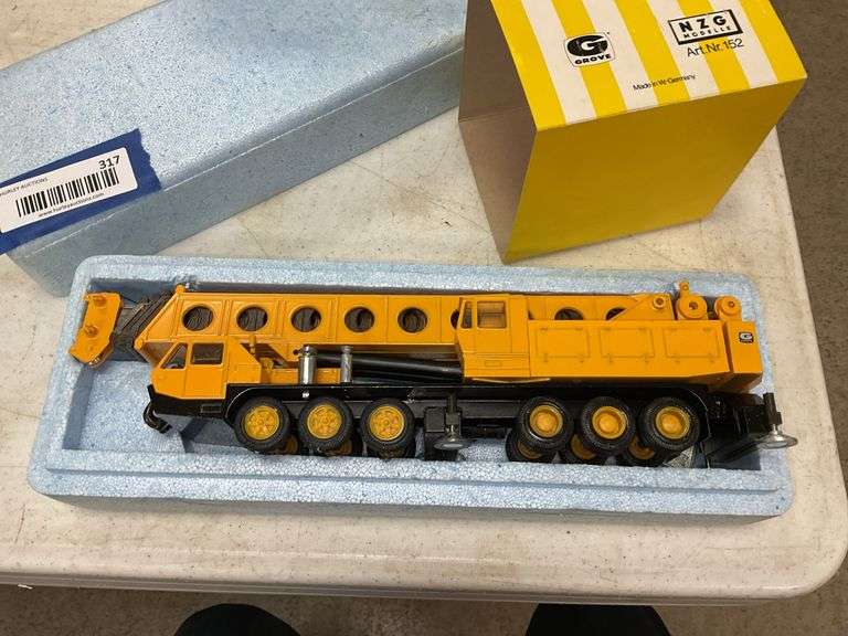Grove TM1275 crane model in package
