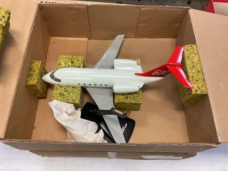 Canadair Challenger airplane model in box