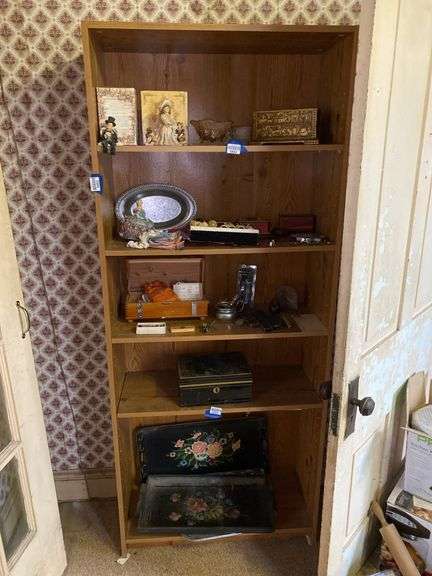 Shelf unit - no contents 30x11.5x72