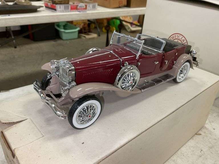 1930 Duesenberg J Derham Tourster car model in box