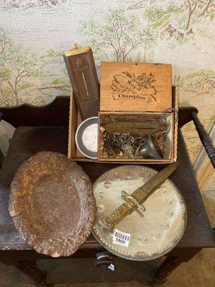 Antiques discovery lot including: cigar box, keys, reverse cut mirror, misc