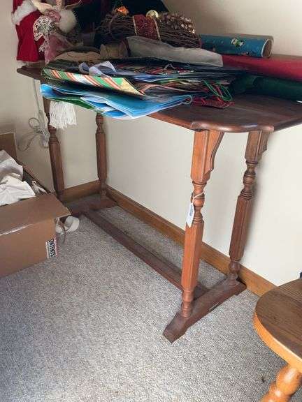 Library table w/ turned legs - no contents 48x29x18