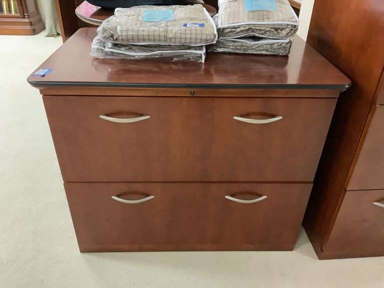 2-drawer hanging file cabinet - no top contents 37x25x30