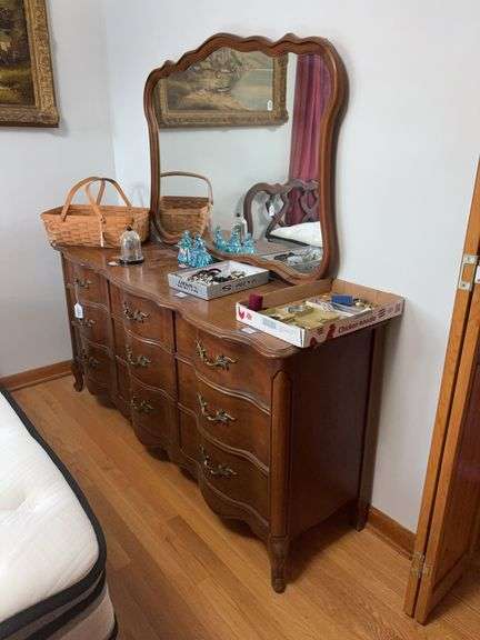 French Provincial dresser w/ shaped mirror - no contents 61x20x63