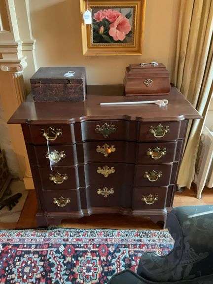 Chippendale block front chest of drawers w/ brass pulls, bracket feet - no contents 36 x 21 x 32