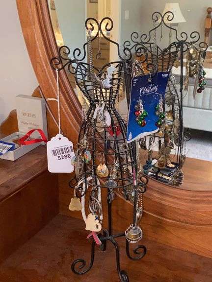 Wire dress form jewelry stand w/ earrings/jewelry contents