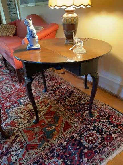 Circular Chippendale drop leaf game table w/ carved cabriole legs - no contents 37x37x28