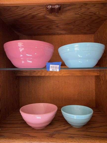 Pink and blue glazed mixing bowls, nest of four