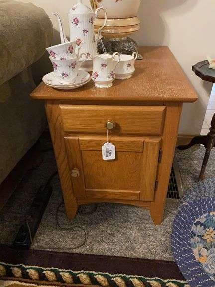 Riverside oak end cabinet w/ drawer - no contents 18x24x22.5